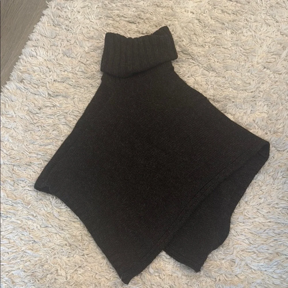 Gray Asymmetrical wool Poncho - Picture 3 of 9